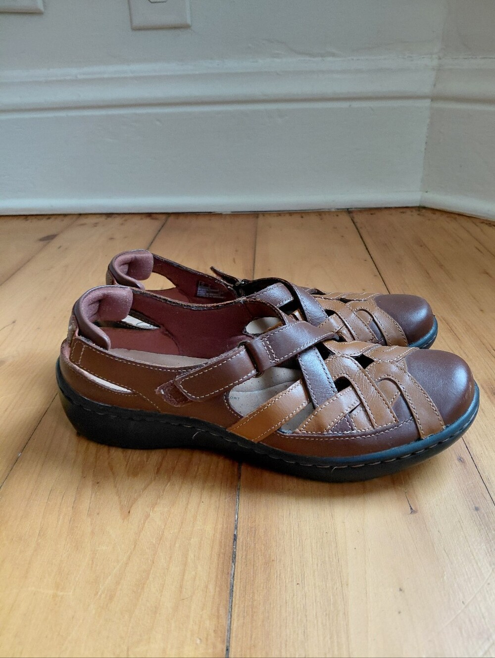 Clarks Cora Fisherman Flats Strappy   Leather Women's 7 Closed Toe Slingback